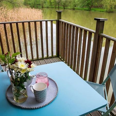 Lakeside Cabin On Stilts- 'Kingfisher' Rous Lench Luaran gambar
