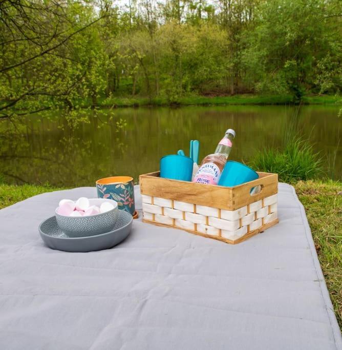 Lakeside Cabin On Stilts- 'Kingfisher' Rous Lench Luaran gambar